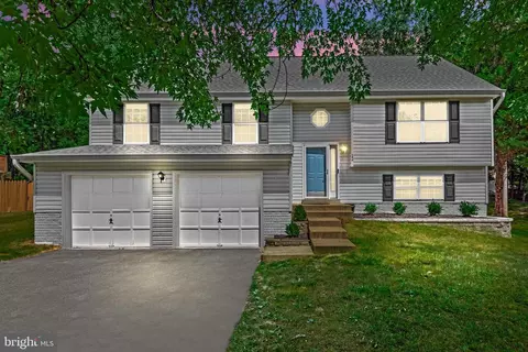 12 Myrtle Rd, Fredericksburg, VA 22405