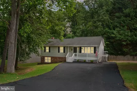 12 Hickory Ridge Dr, Fredericksburg, VA 22405