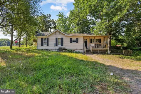 1001 Manning Dr, Fredericksburg, VA 22405