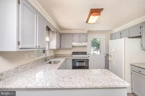 82 Fritters Ln, Stafford, VA 22556