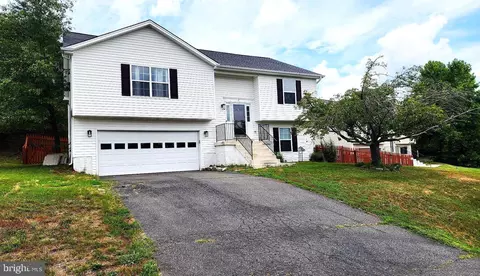 8 Ontell Ct, Stafford, VA 22554