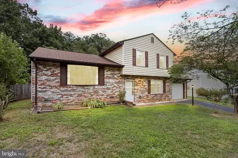 6 Hickory Ridge Dr, Fredericksburg, VA 22405