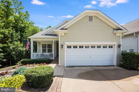8 Sugargrove Dr, Fredericksburg, VA 22406
