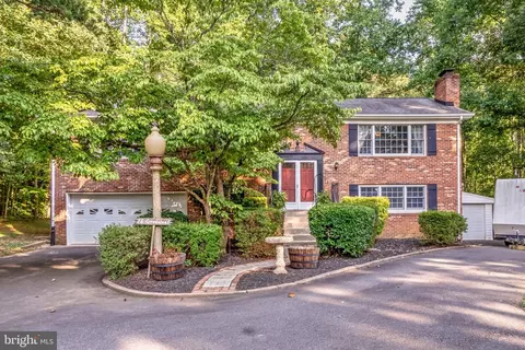 16 Green Leaf Ter, Stafford, VA 22556