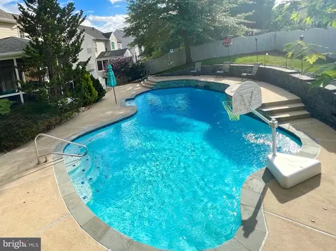 2 River Oak Dr, Stafford, VA 22554