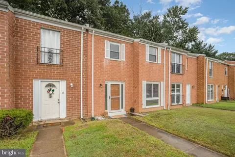 12 Oak Dr, Stafford, VA 22554