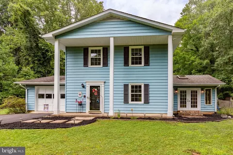 10 Green Leaf Ter, Stafford, VA 22556