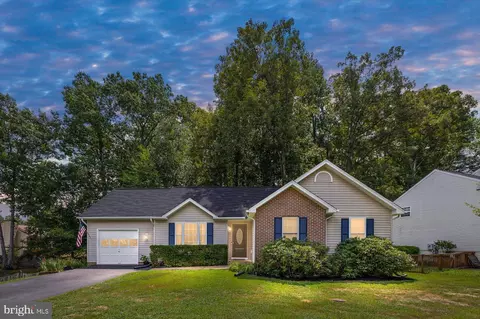 11 Myrtle Rd, Fredericksburg, VA 22405