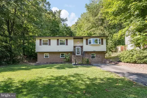2447 Harpoon Dr, Stafford, VA 22554