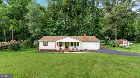 12 Hidden Lake Dr, Stafford, VA 22556