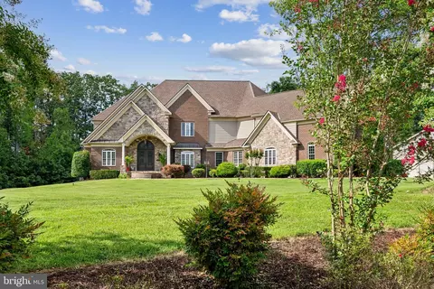 107 Estates Dr, Fredericksburg, VA 22406