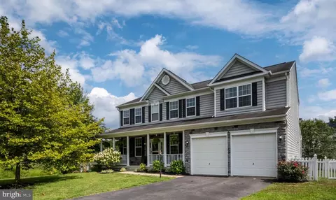 18 Tenola Ct, Fredericksburg, VA 22405