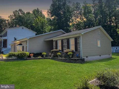 104 Scarsdale Dr, Stafford, VA 22554