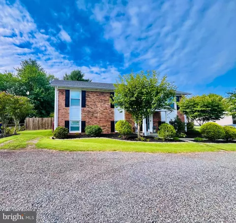4 Colebrook Rd, Fredericksburg, VA 22405