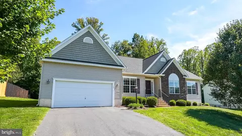 19 Towering Oaks Dr, Fredericksburg, VA 22405