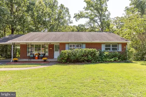 5 Westwood Dr, Fredericksburg, VA 22405