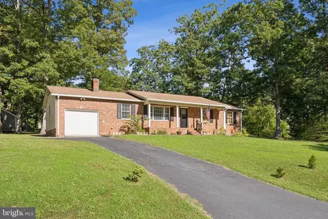 17 Lord Fairfax Dr, Fredericksburg, VA 22405