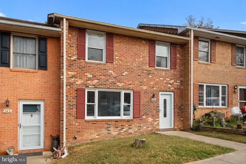 240 Overlook Ct, Fredericksburg, VA 22405