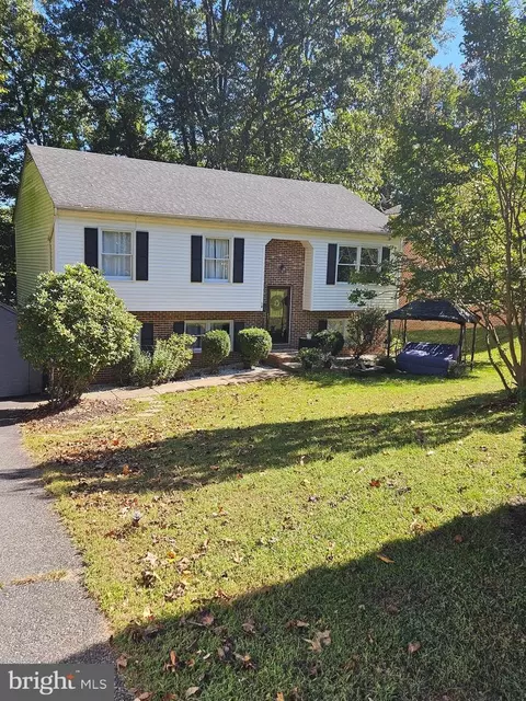18 Cherry Laurel Dr, Fredericksburg, VA 22405
