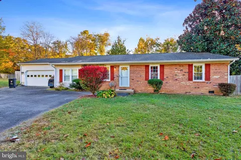 6 Linwood Ct, Fredericksburg, VA 22405