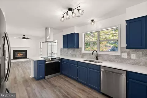 55 Meadowood Dr, Stafford, VA 22554