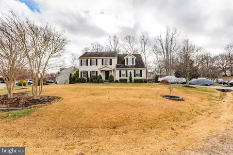 1 Lynchester Dr, Fredericksburg, VA 22406