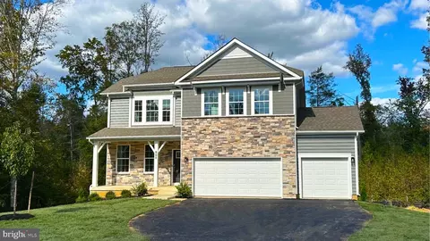 805 Long Meadow Dr, Fredericksburg, VA 22406