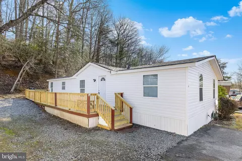 27 Castle Ct, Stafford, VA 22554