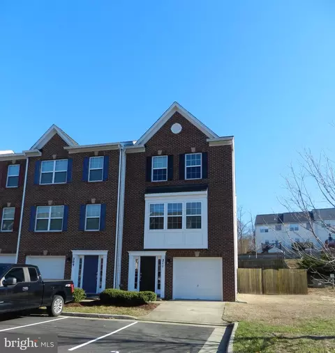 211 Dundee Pl, Fredericksburg, VA 22405