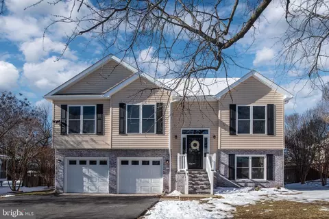 7 Dawson Dr, Fredericksburg, VA 22405