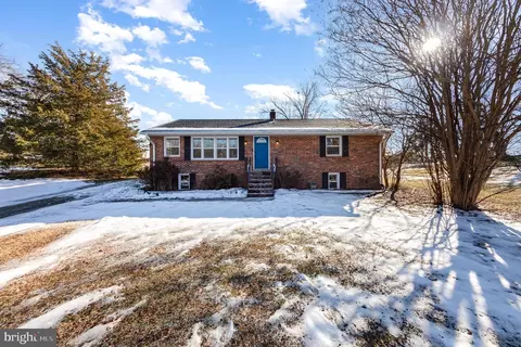1022 Julian Dr, Fredericksburg, VA 22405