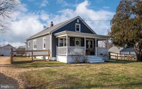 8 Porter Ln, Fredericksburg, VA 22405