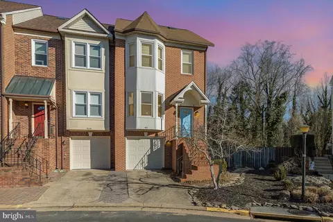 911 Shaw Ct, Fredericksburg, VA 22405