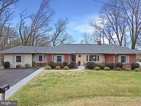 24 Marshall Pl, Fredericksburg, VA 22405