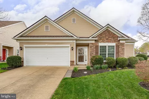 2 Carson Dr, Fredericksburg, VA 22406