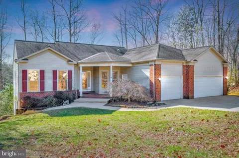 2013 Wave Dr, Stafford, VA 22554