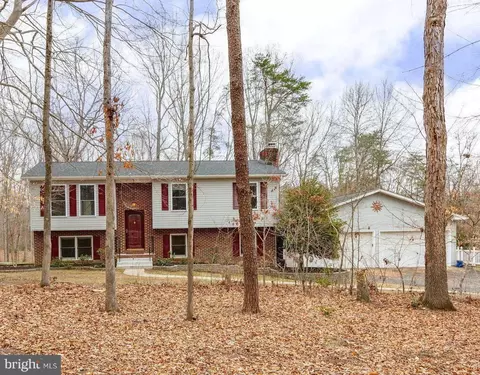 719 Cropp Rd, Fredericksburg, VA 22406
