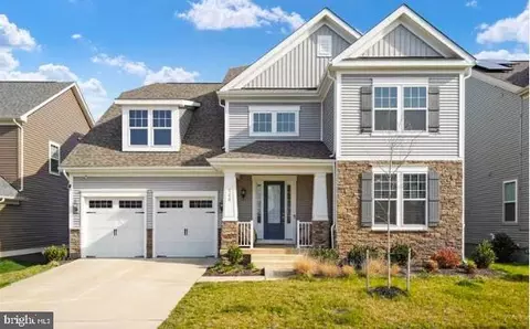 566 Crab Apple Dr, Stafford, VA 22554