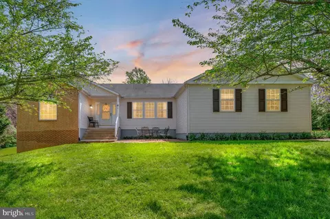 15 Rosepetal St, Stafford, VA 22556