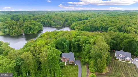 186 Genevieve Ct, Fredericksburg, VA 22406