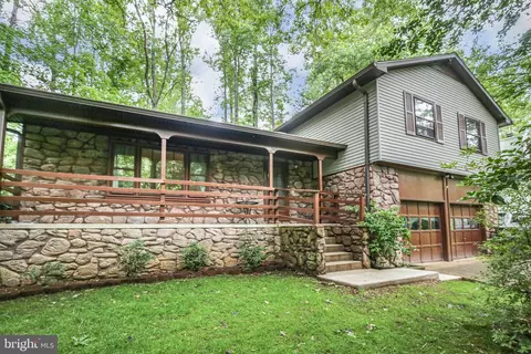 1135 Columbus Dr, Stafford, VA 22554