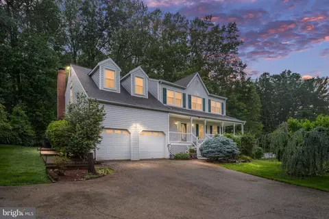 98 Autumn Dr, Stafford, VA 22556