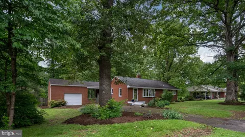 3 Westwood Dr, Fredericksburg, VA 22405