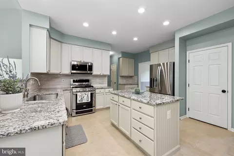 24 Montgomery Dr, Stafford, VA 22556