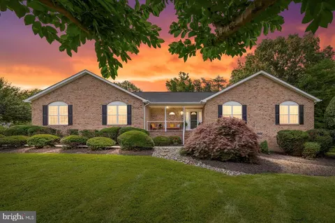 30 Brookstone Dr, Fredericksburg, VA 22405