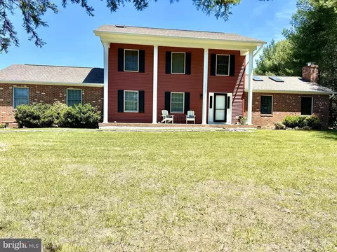 860 Hartwood Rd, Fredericksburg, VA 22406