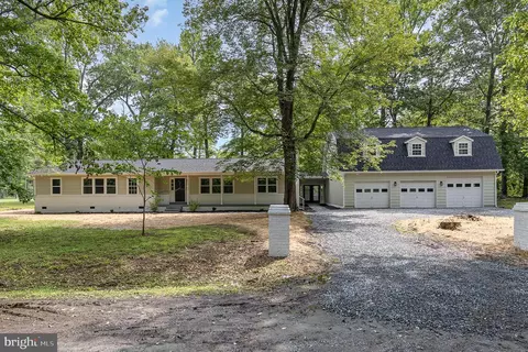 30 Lake Dr, Stafford, VA 22554