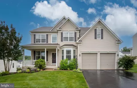 8 Tenola Ct, Fredericksburg, VA 22405