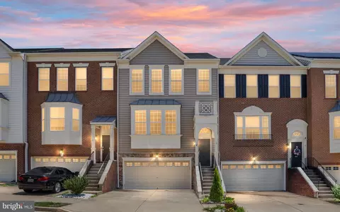 19 Coulter Ln, Stafford, VA 22554
