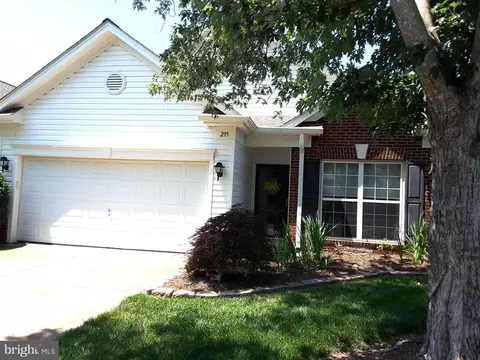 295 Bridgewater Cir, Fredericksburg, VA 22406